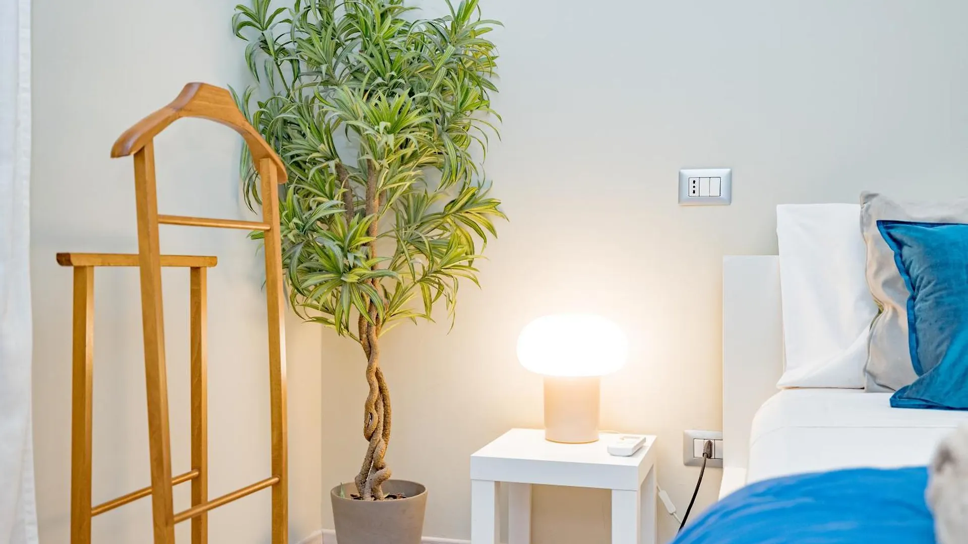 Vintage Gem - 8 Min Duomo Apartment Milan