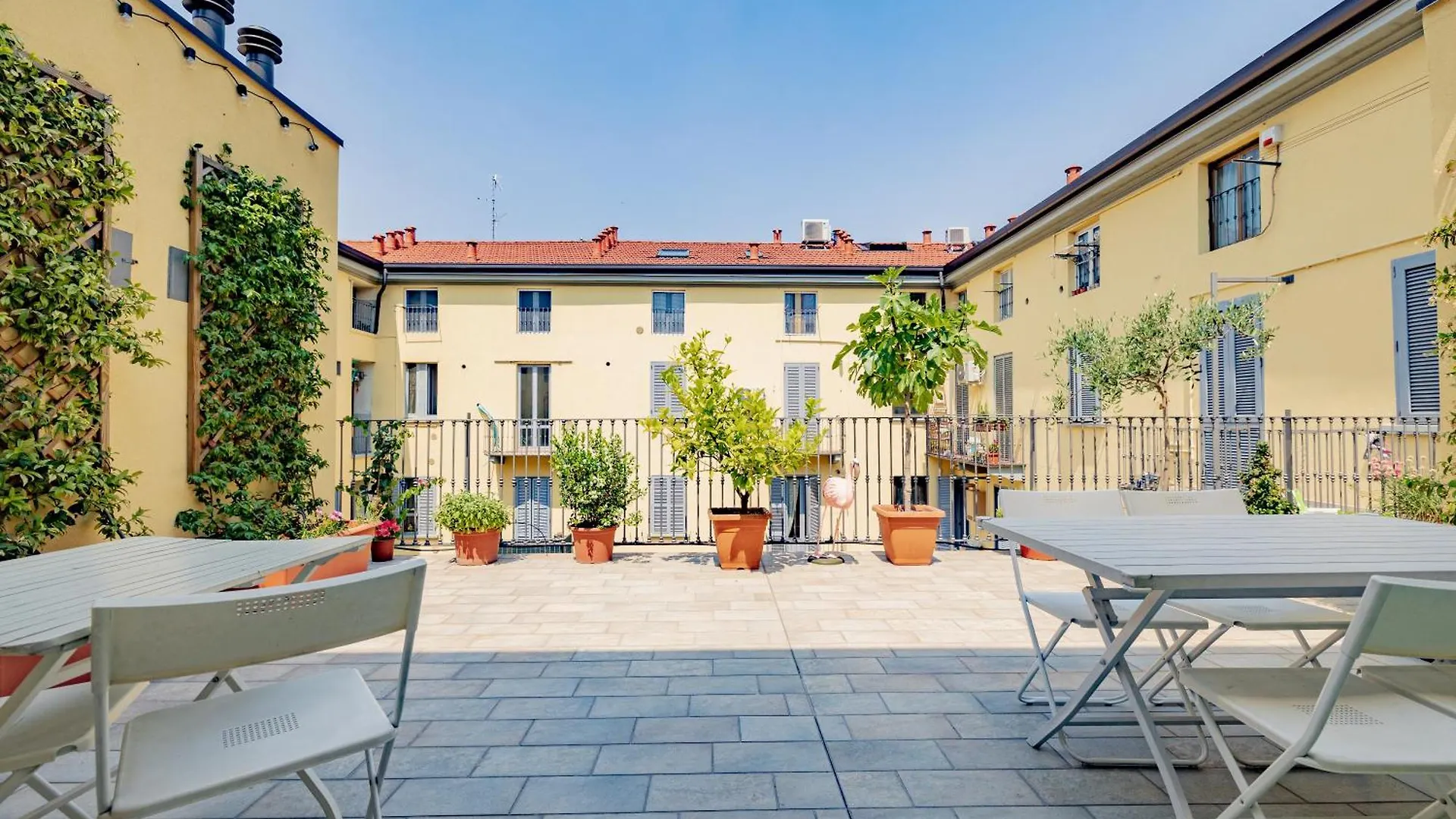 Vintage Gem - 8 Min Duomo Apartment Milan 0*,  Italy
