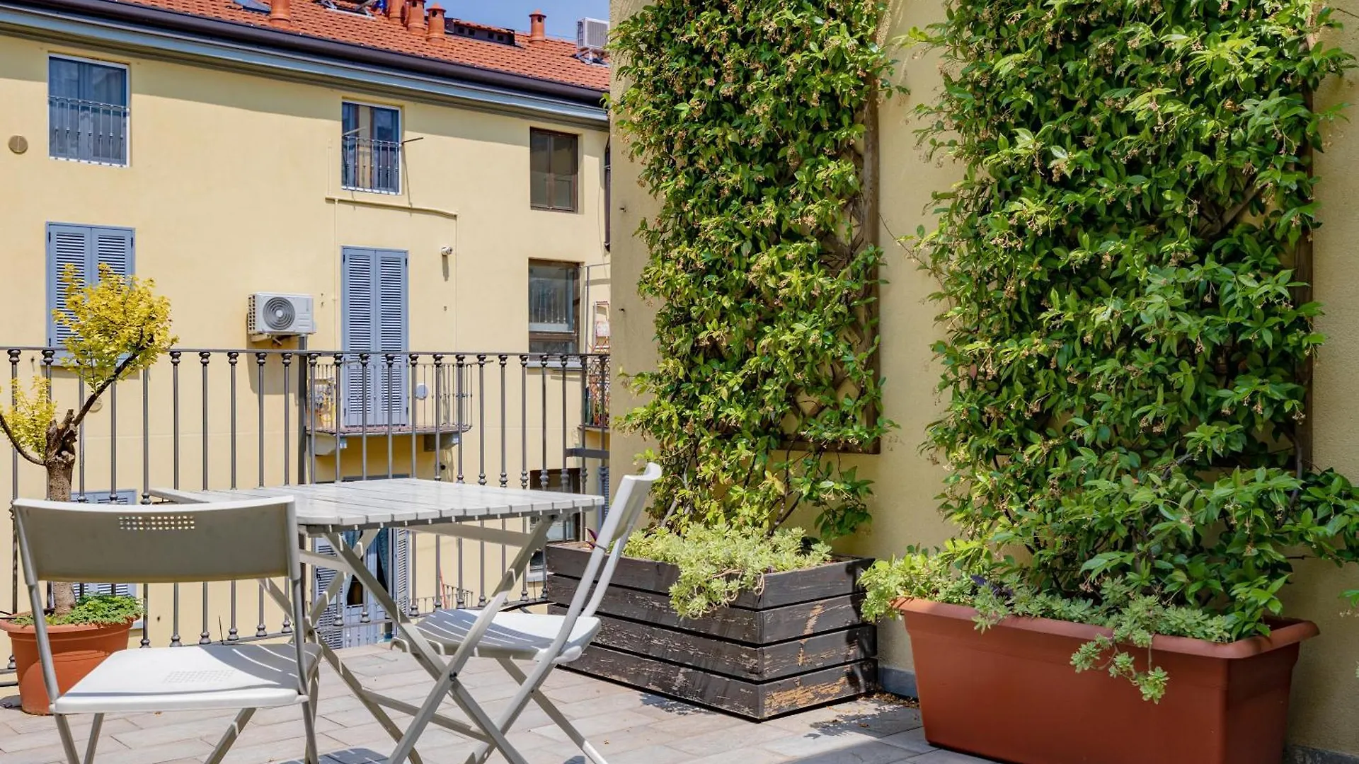 Vintage Gem - 8 Min Duomo Apartment Milan