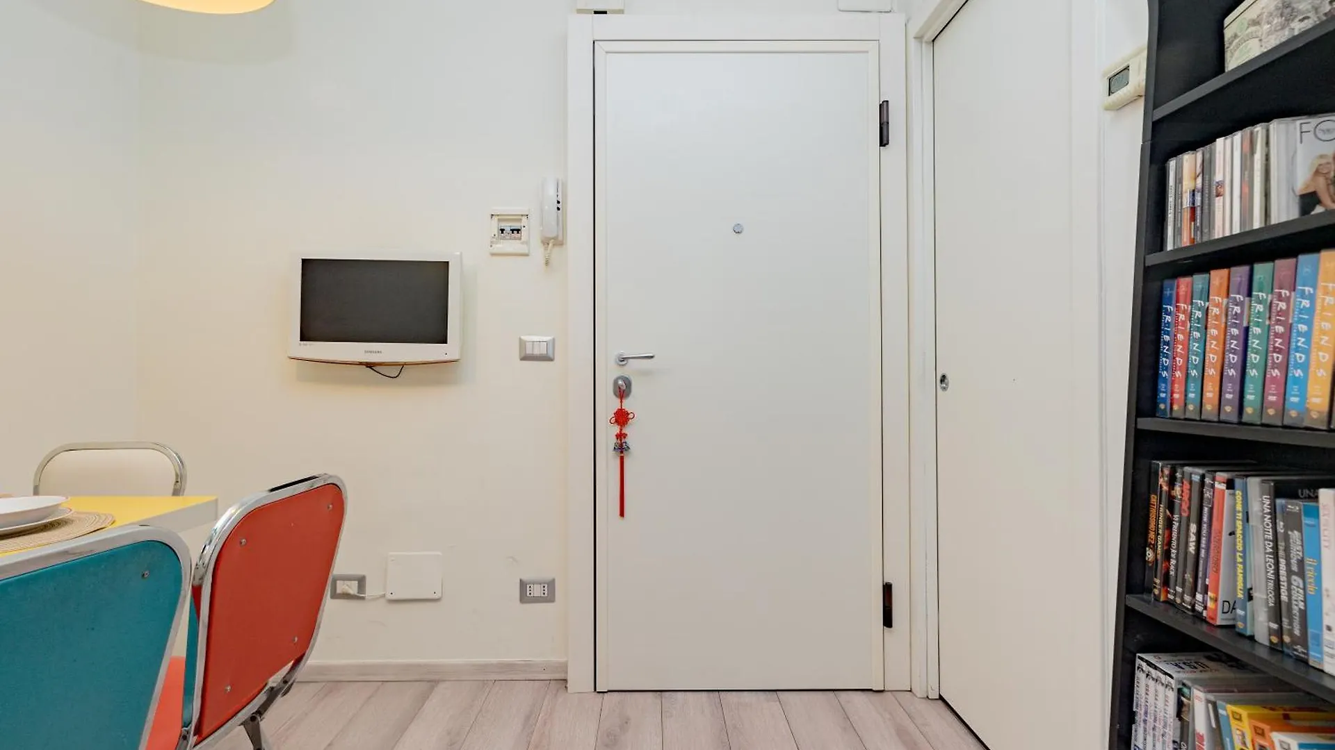 Vintage Gem - 8 Min Duomo Apartment Milan