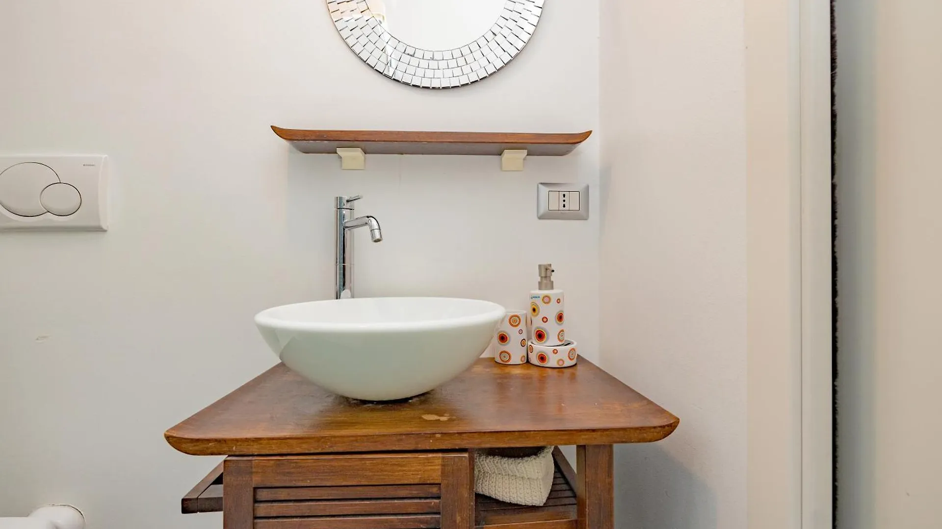 Vintage Gem - 8 Min Duomo Apartment Milan