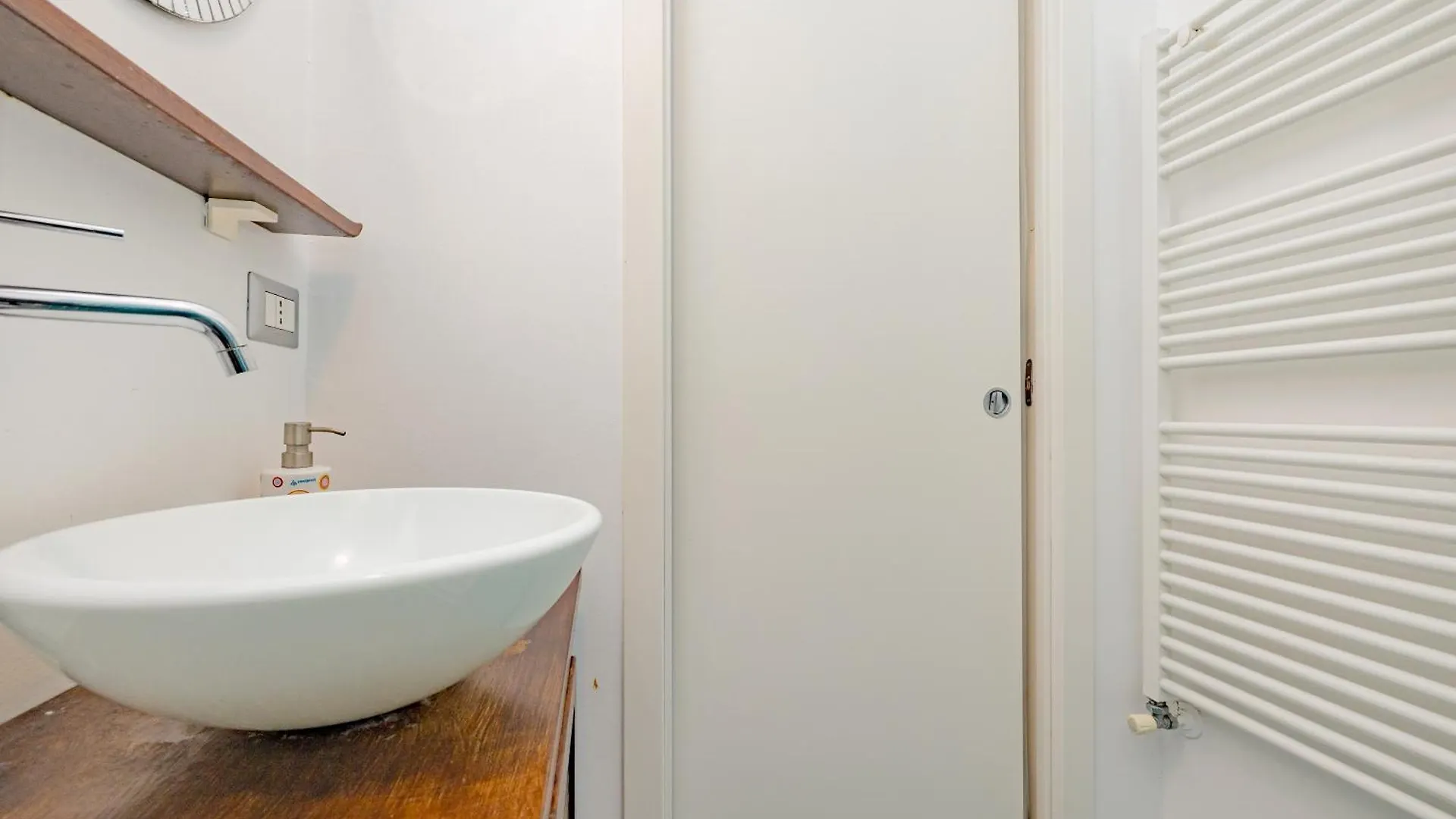 Vintage Gem - 8 Min Duomo Apartment Milan