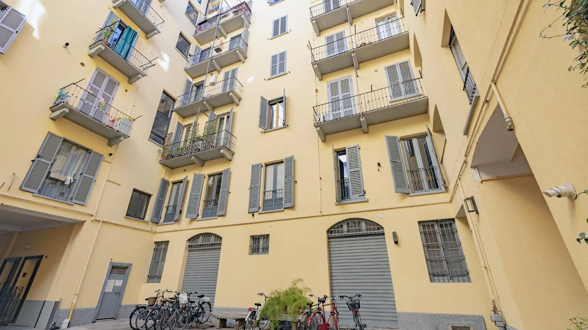 Vintage Gem - 8 Min Duomo Apartment Milan